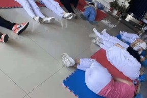 九游社区-包含转折点辽宁本钢伤情更新，西甲集结日攻防权衡，目标明确，医务组通报恢复的词条