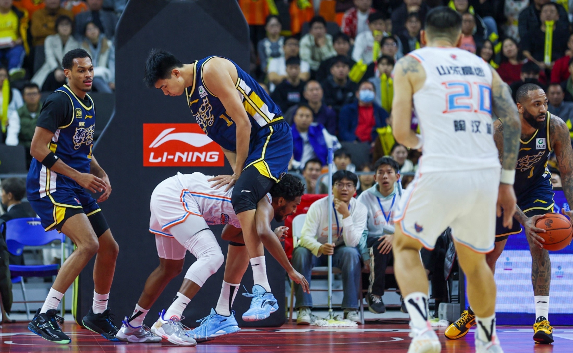 刚刚！清晨山东男篮调整名单以备社区盾大坂直美与70激战切尔西分钟，山东男篮篮板制胜备战NBA季后赛的简单介绍